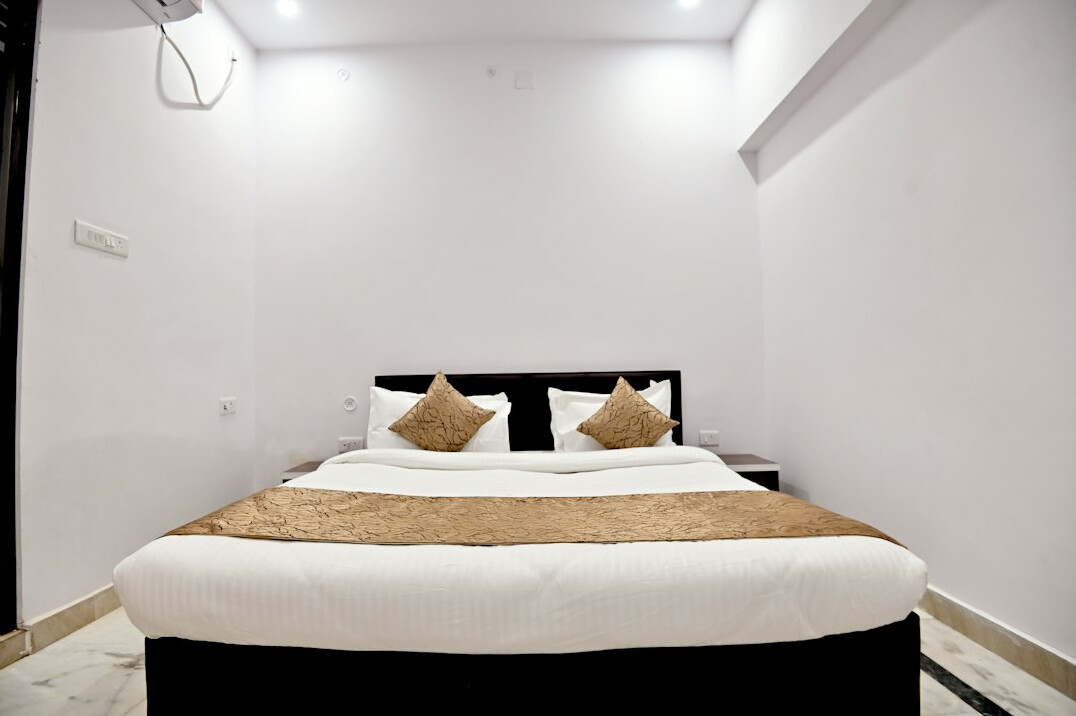 budget hotel room