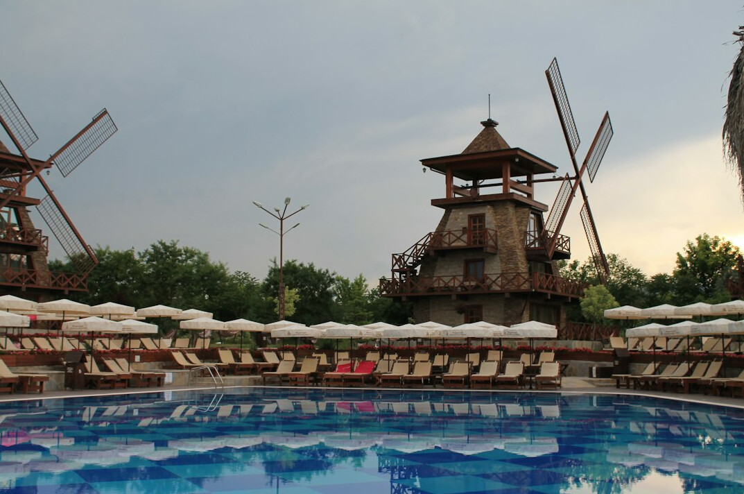 resort turkey pool